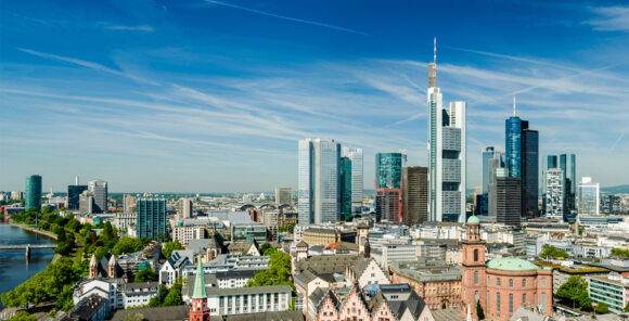 Leading banks must follow a technology-driven strategy 